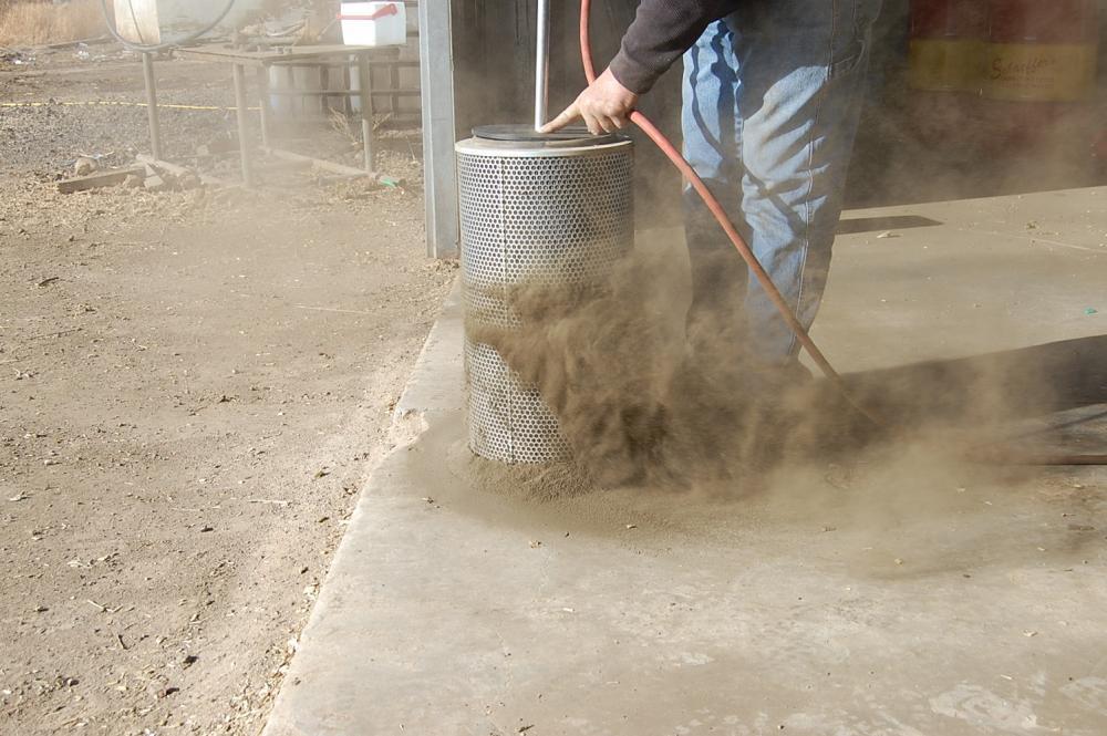 Air Filter Blaster cleaning a diesel air filter with compressed air instead of replacing it 1495682452.jpg